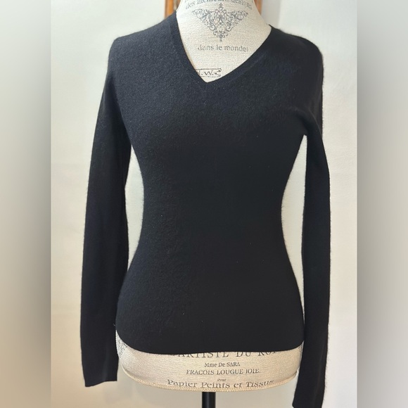 Ann Taylor Cashmere Classic Black V-Neck Sweater - XSP - Picture 1 of 12